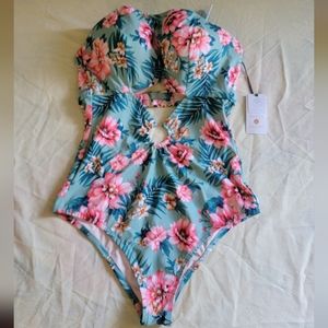 Shade & Shore 34 DD One Piece SwimSuit